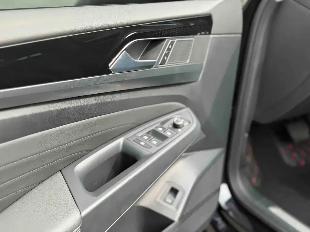 Volkswagen Passat — фото 7