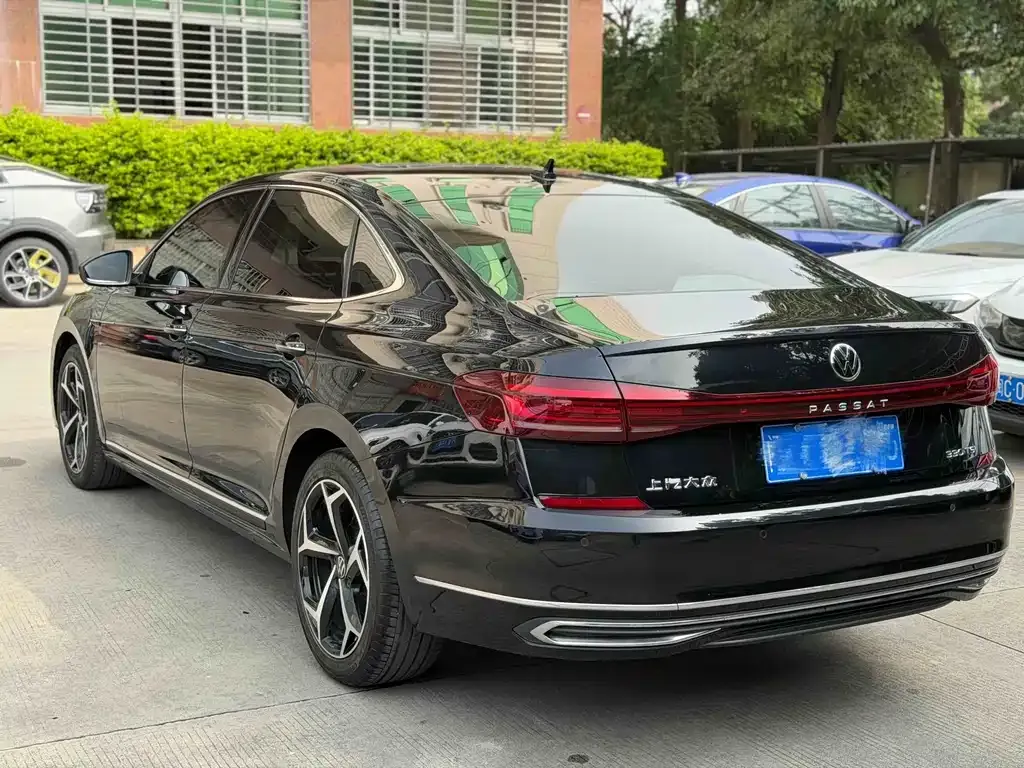 Volkswagen Passat — фото 10