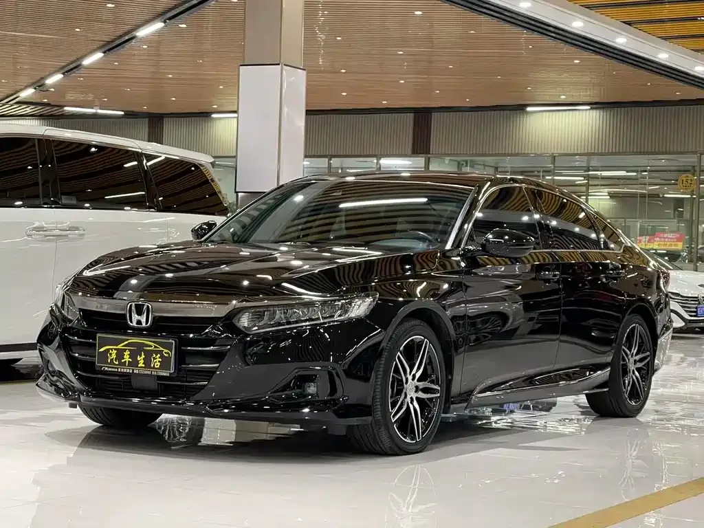 Honda Accord — фото 1
