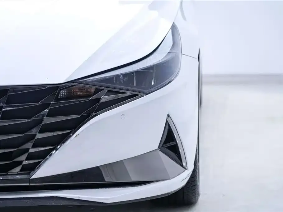 Hyundai Elantra — фото 8