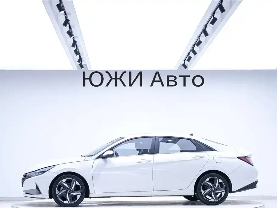 Hyundai Elantra — фото 3