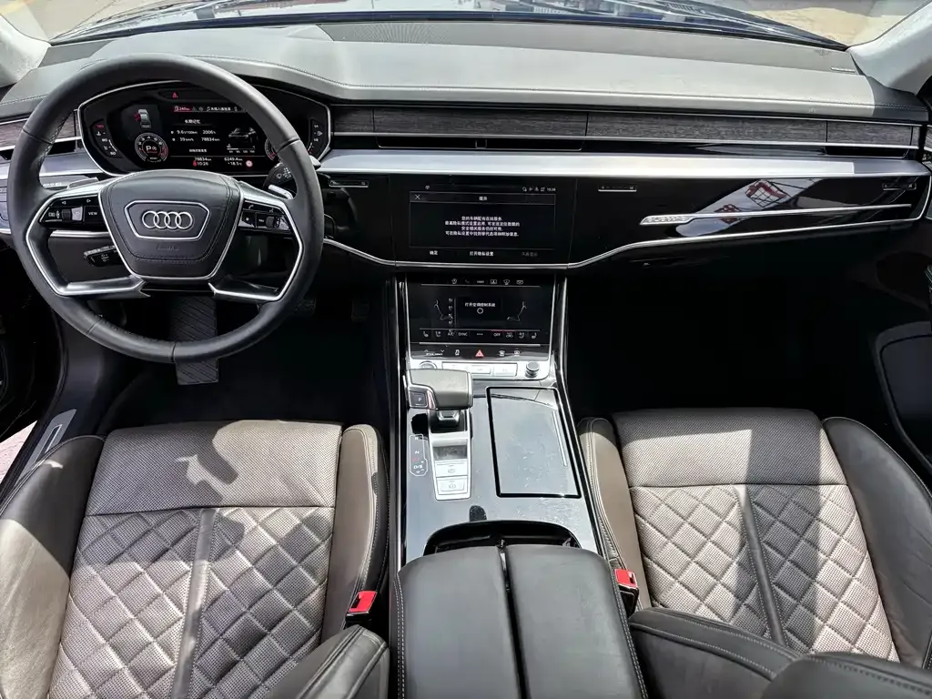 Audi A8 — фото 2