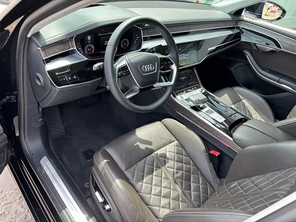 Audi A8 — фото 4