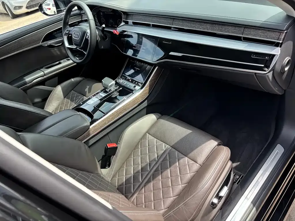 Audi A8 — фото 8