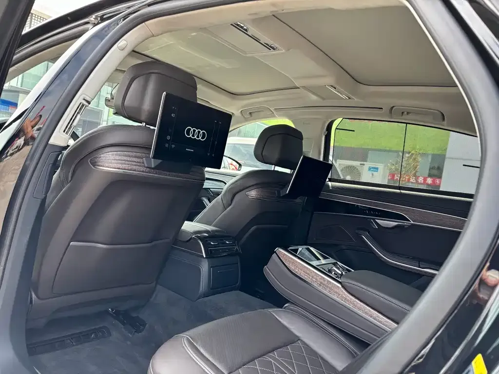 Audi A8 — фото 7
