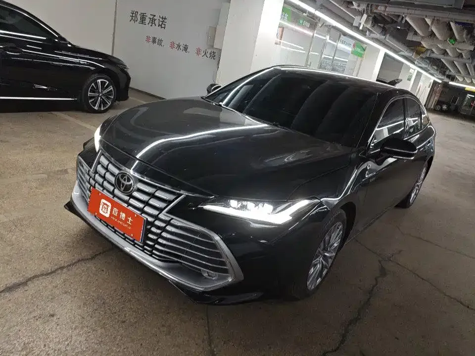 Toyota Avalon — фото 1
