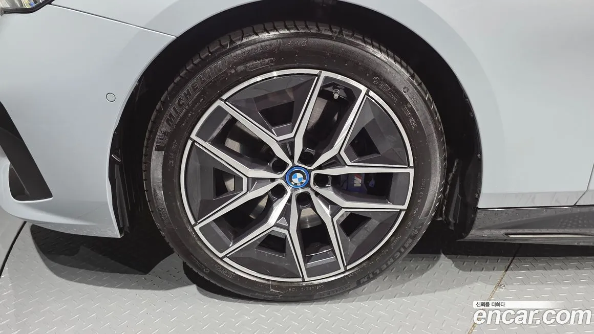BMW i5 — фото 6