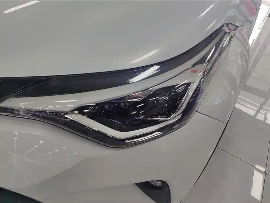 Toyota C-HR — фото 2