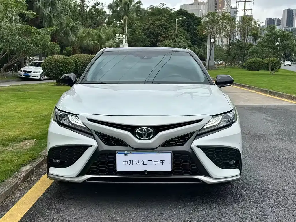 Toyota Camry — фото 6