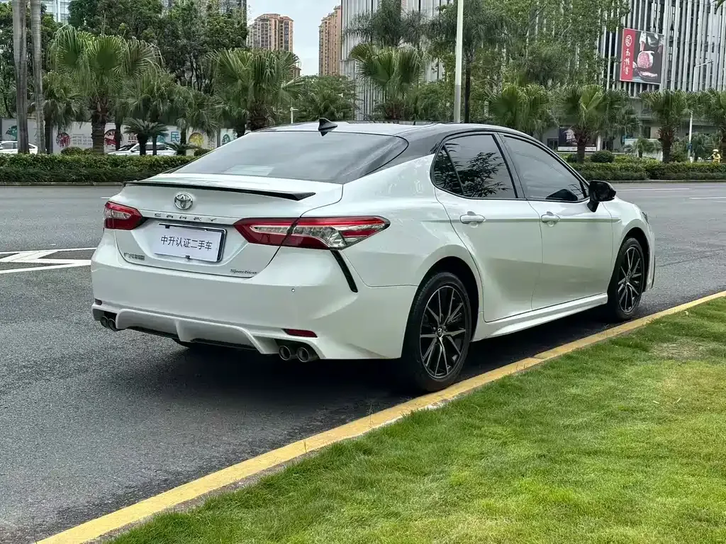 Toyota Camry — фото 4