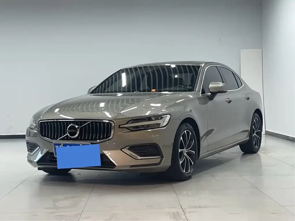 Volvo S60 — фото 1