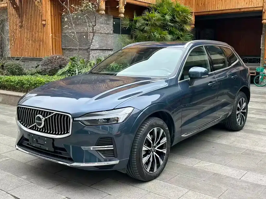 Volvo XC60 — фото 1