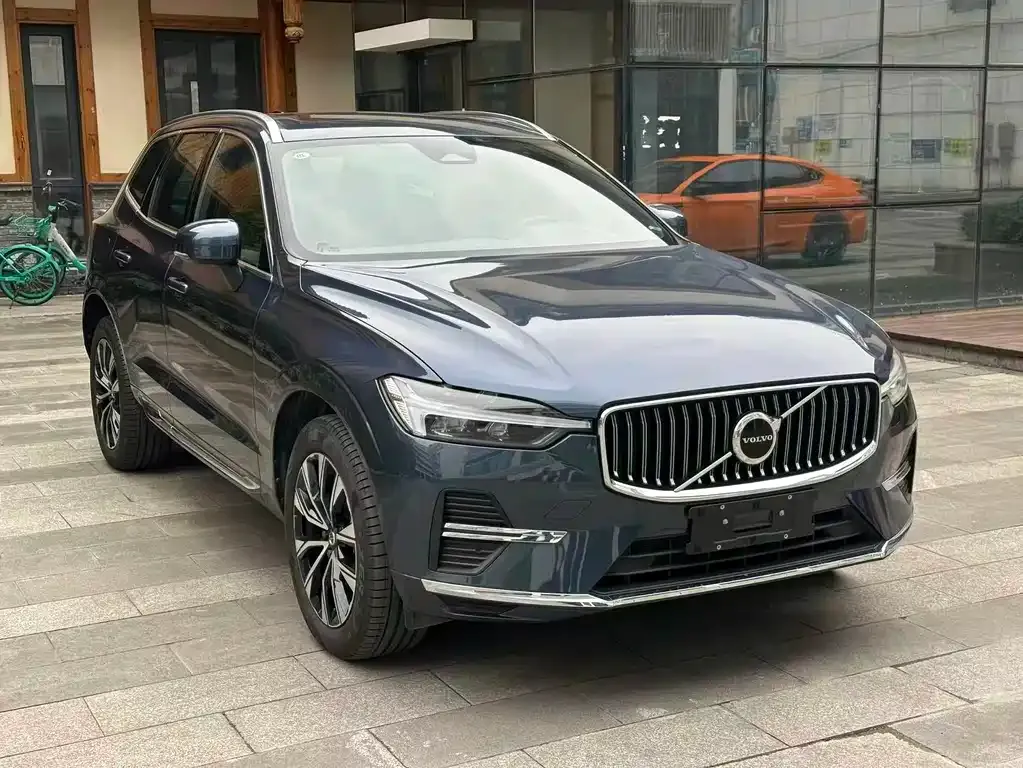 Volvo XC60 — фото 8