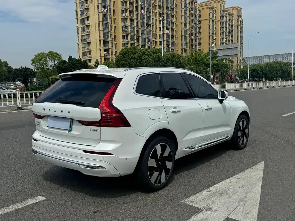 Volvo XC60 — фото 10