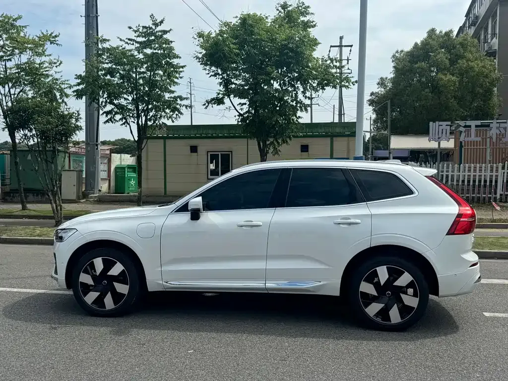Volvo XC60 — фото 9
