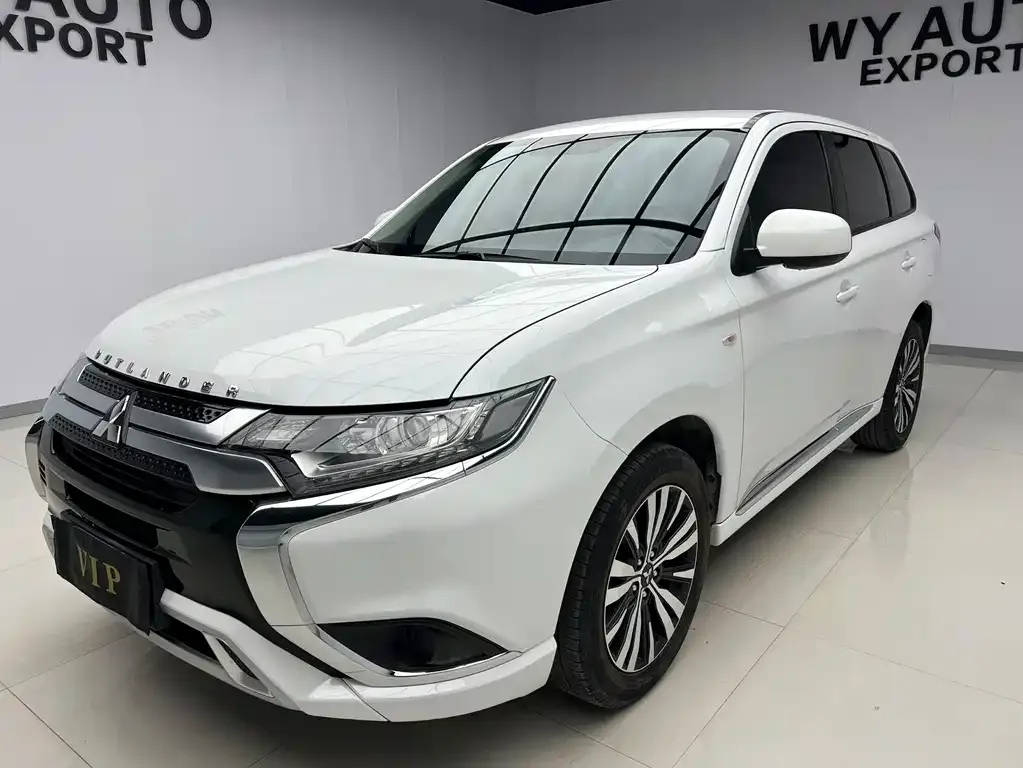 Mitsubishi Outlander — фото 1
