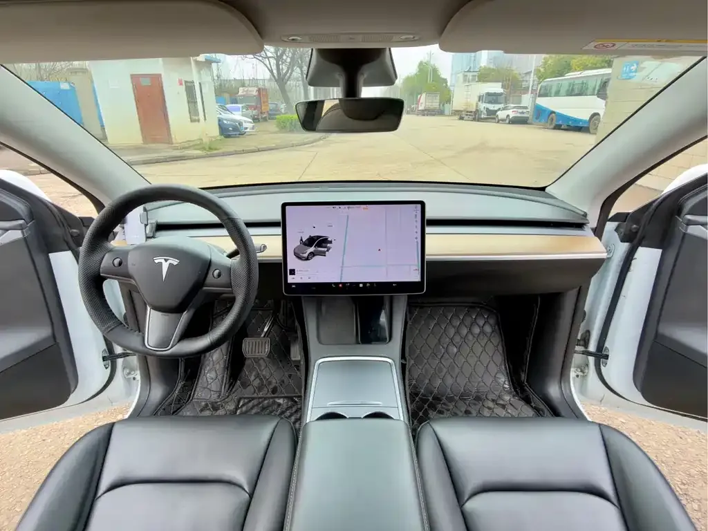 Tesla Model Y — фото 3