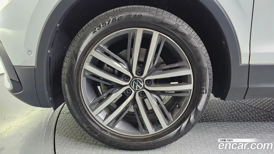 Volkswagen Tiguan — фото 5
