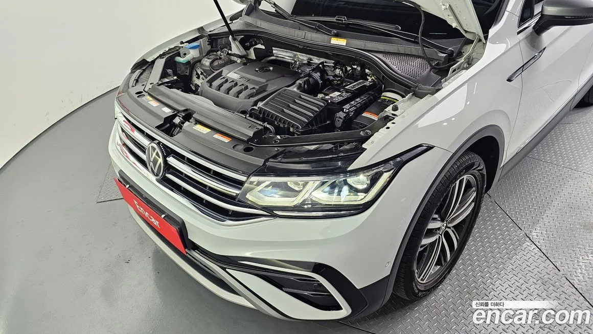 Volkswagen Tiguan — фото 10