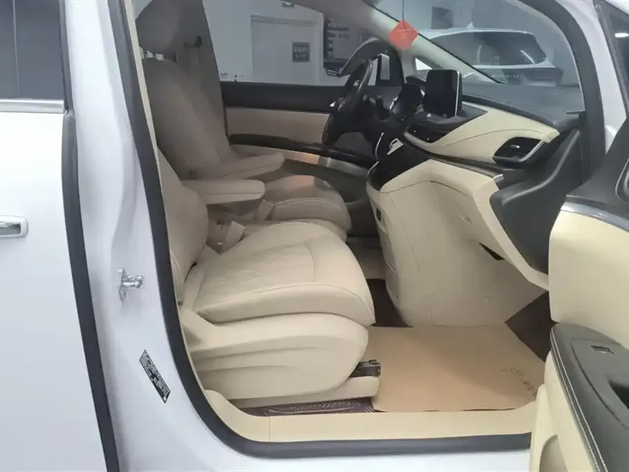 Buick GL8 2024 из CN, фото 3