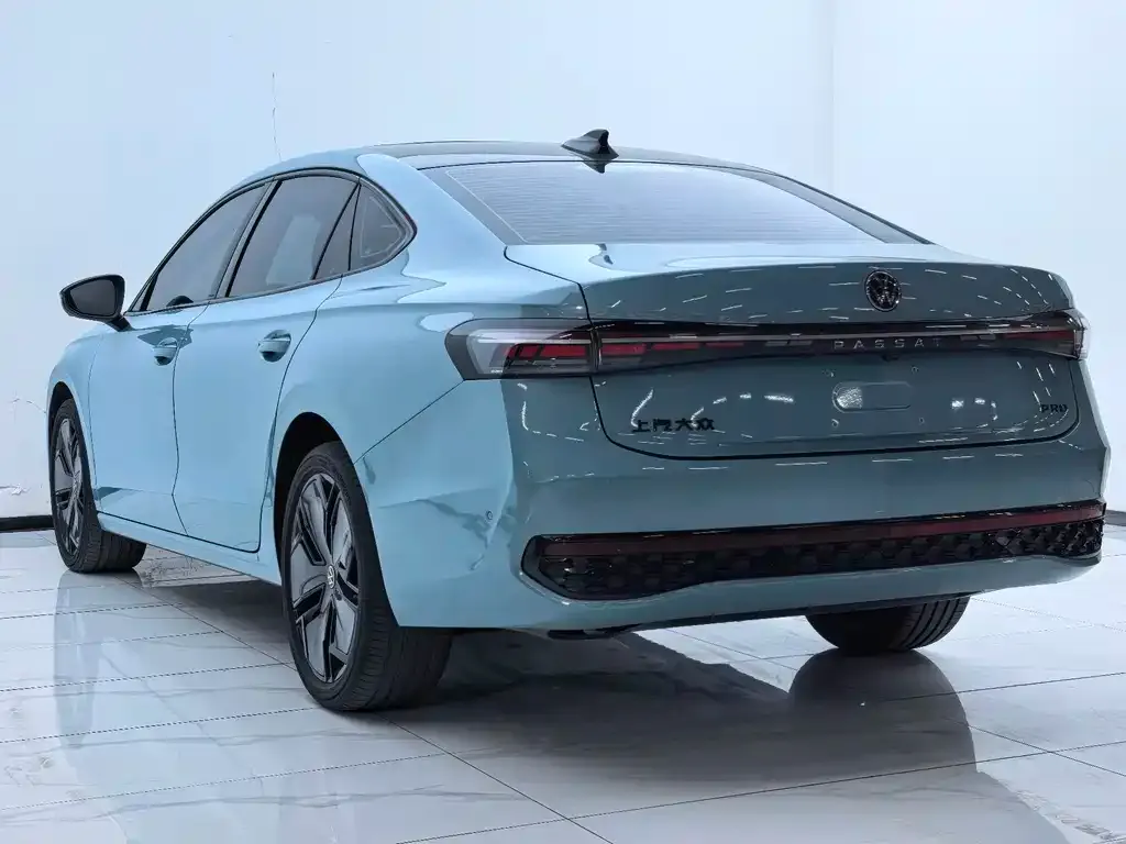 Volkswagen Passat — фото 2