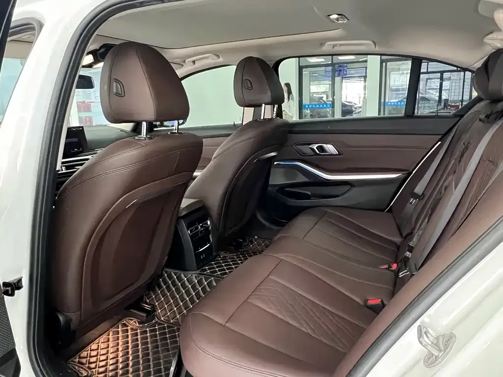 BMW 3 Series 2024 из CN, фото 4