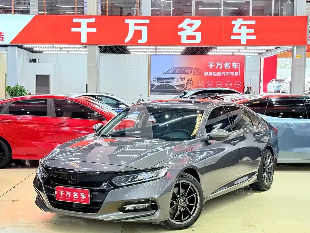 Honda Accord — фото 1