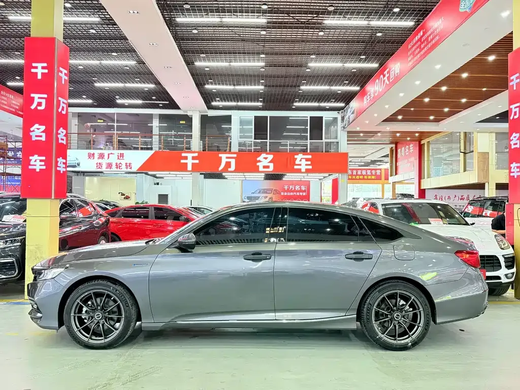 Honda Accord — фото 8