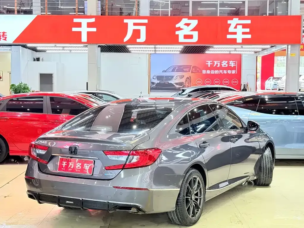 Honda Accord — фото 10