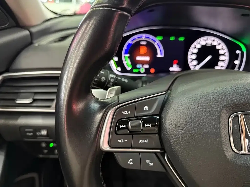 Honda Accord — фото 9