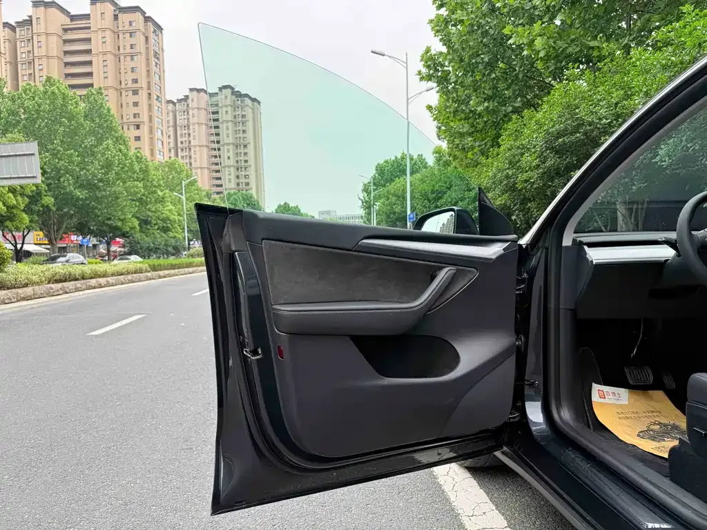 Tesla Model Y 2024 из CN, фото 3