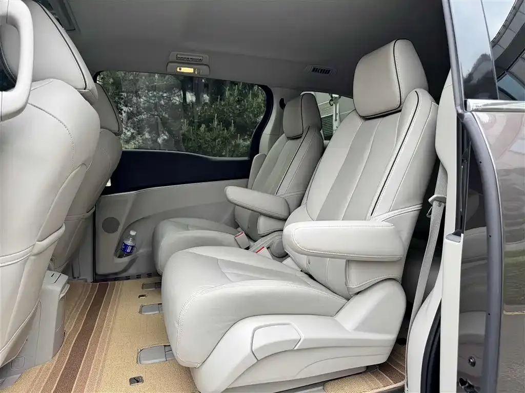 Buick GL8 2021 из CN, фото 3