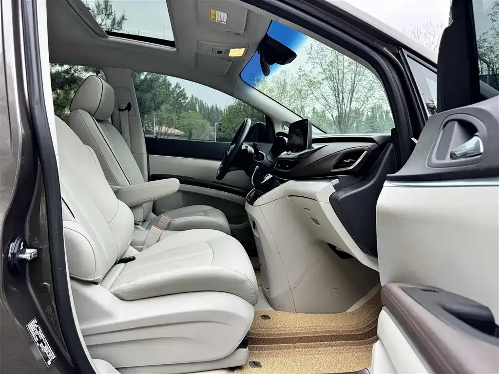 Buick GL8 2021 из CN, фото 6