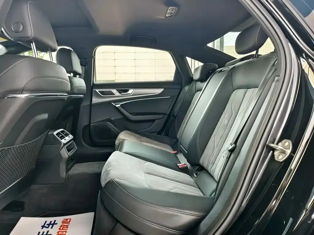 Audi A6L 2023 из CN, фото 4