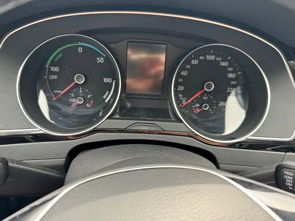 Volkswagen Magotan GTE PHEV 2021 из CN, фото 2