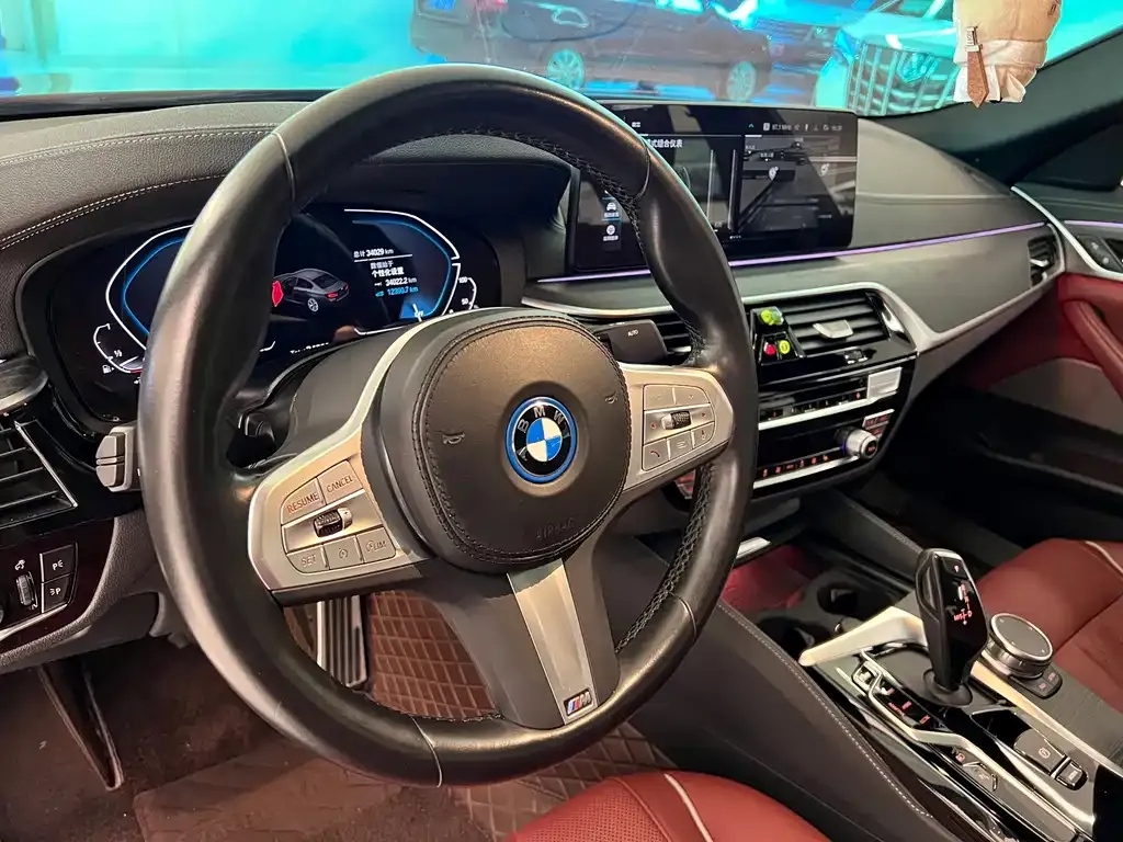 BMW 5 Series New Energy — фото 8