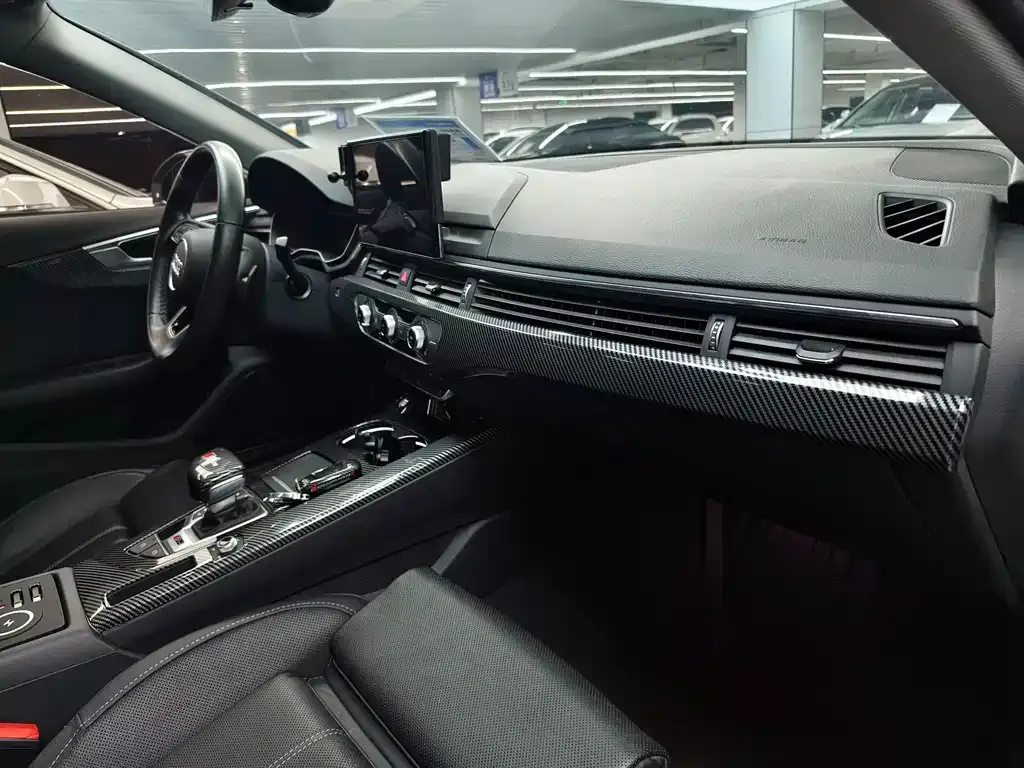 Audi A4L 2023 из CN, фото 10