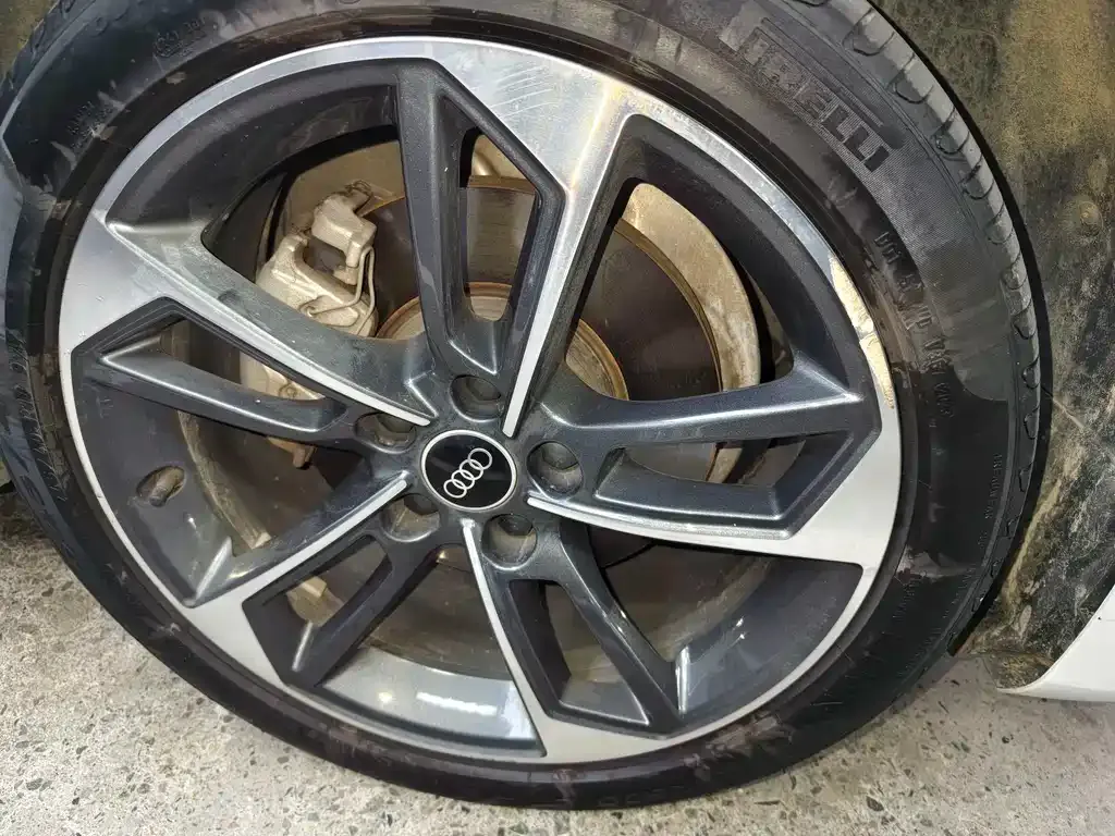 Audi A4L 2023 из CN, фото 4