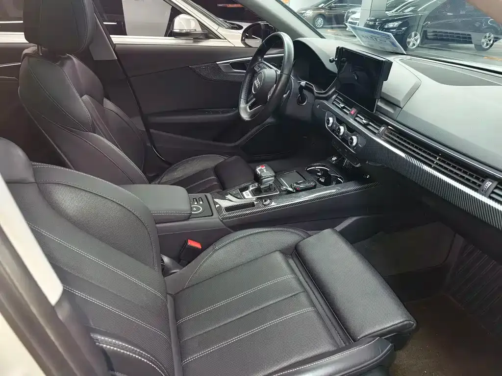 Audi A4L 2023 из CN, фото 3