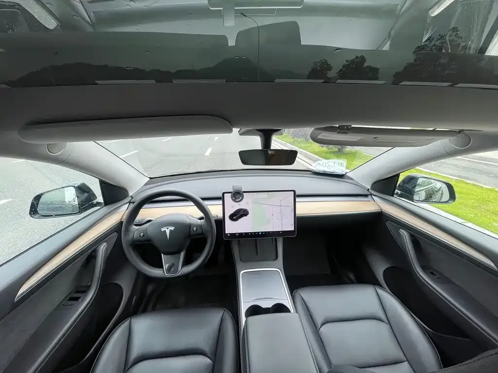 Tesla Model Y — фото 4