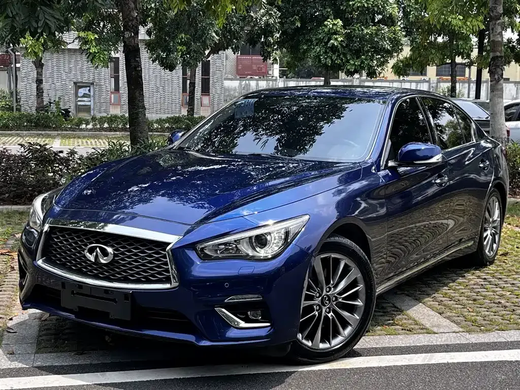 Infiniti Q50L — фото 1