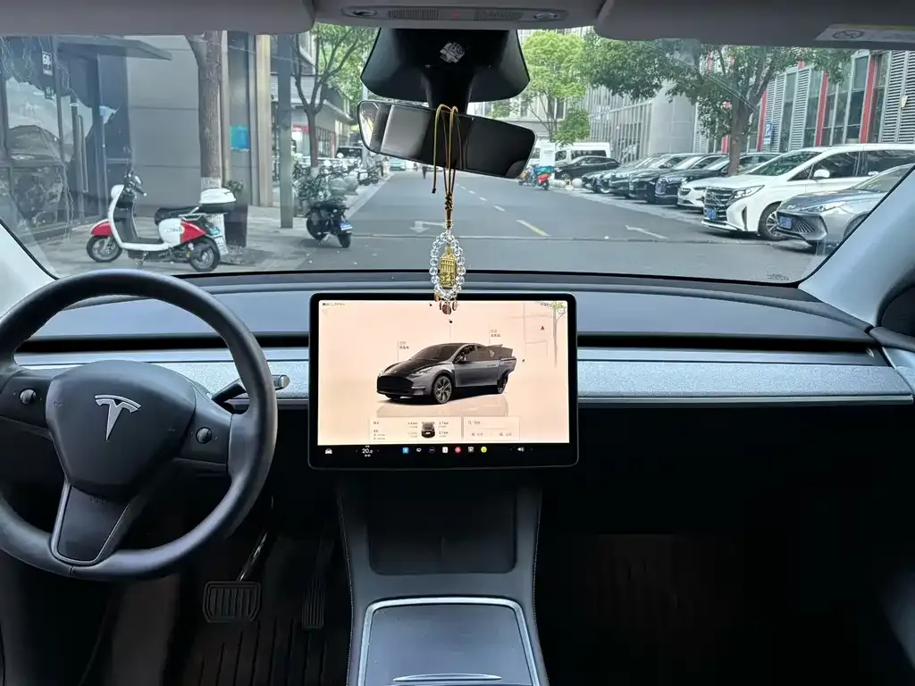 Tesla Model Y — фото 3