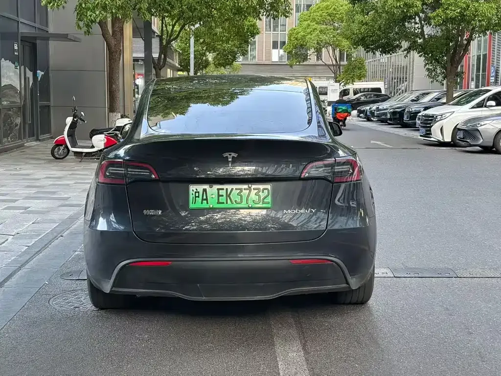 Tesla Model Y — фото 4