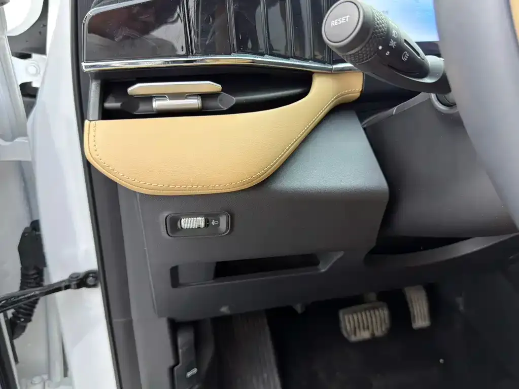Geely Boyue L 2023 из CN, фото 10