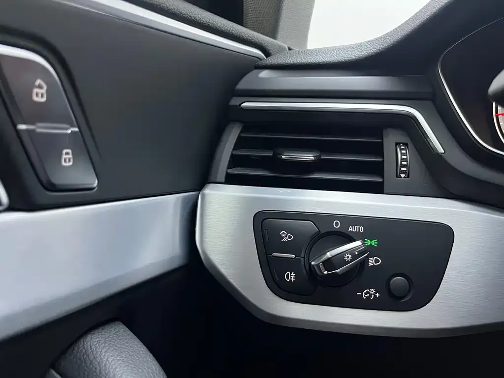 Audi A4L 2024 из CN, фото 8