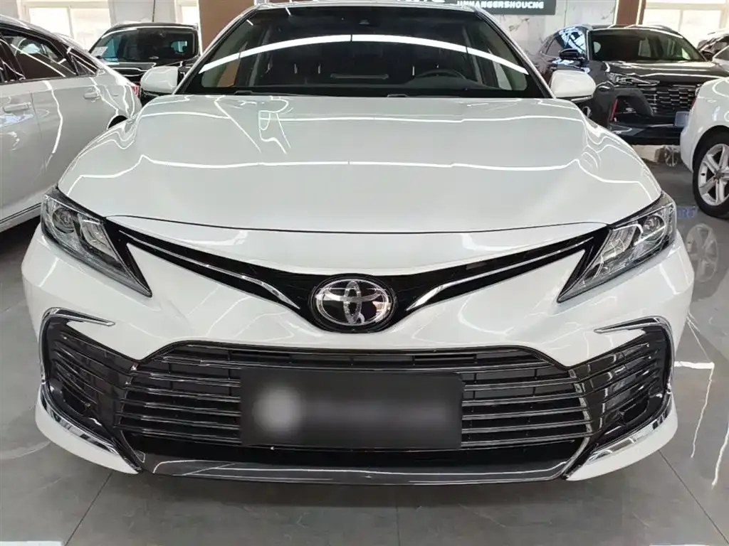Toyota Camry — фото 3