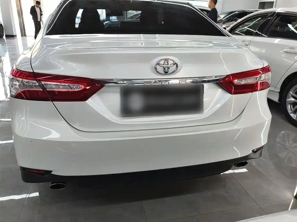 Toyota Camry — фото 8