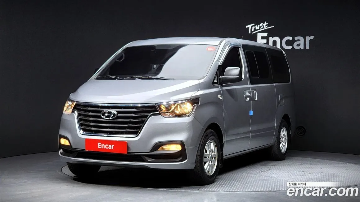Hyundai Starex — фото 1