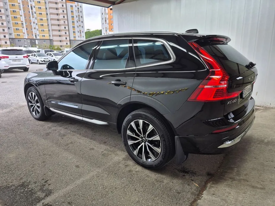 Volvo XC60 — фото 9