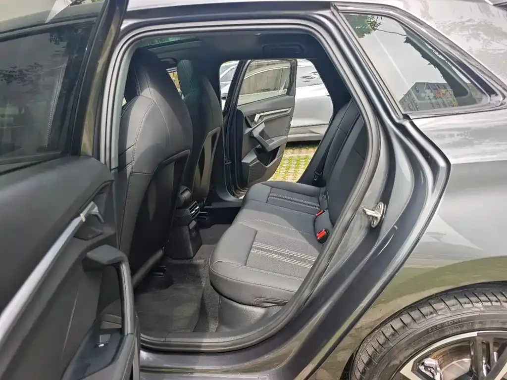 Audi A3 2023 из CN, фото 2